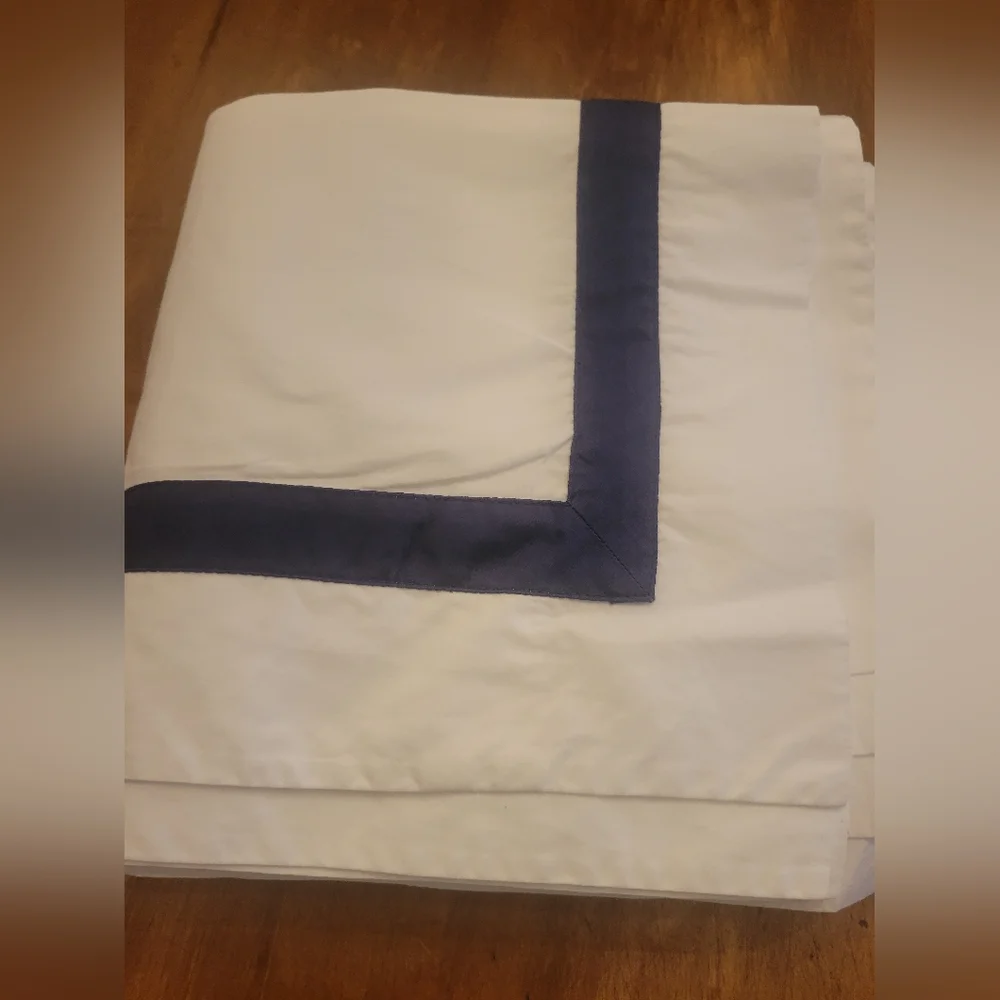 MATOUK Lowell EURO SHAM navy White Egyptian Cotton 27x27